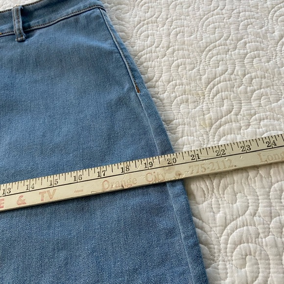 Classic Blue Denim Pencil Skirt Stretchy Back Slit 2 Rear Pockets Size Large - Picture 10 of 13